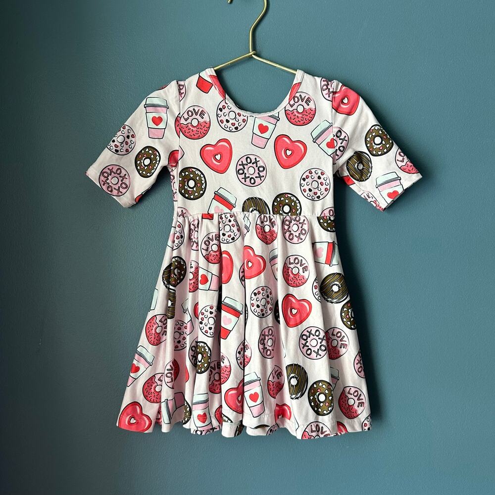 Valentine’s Day‎ coffee date dress
